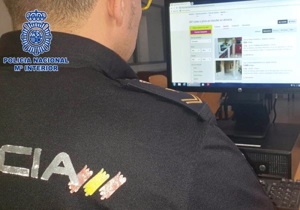 La Policía Nacional en Almería ha detenido a  dos personas por cuatro delitos de estafa  en alquiler fraudulento
