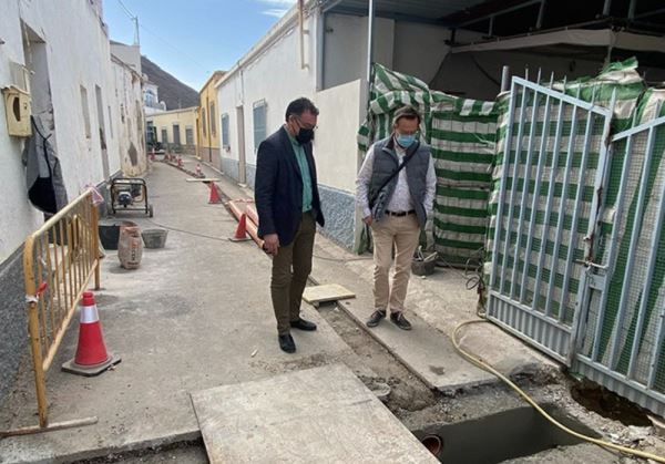  El Ayuntamiento de Berja construye dos imbornales para evitar inundaciones en la calle Fuente de la Higuera