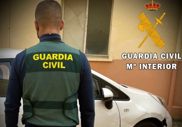 La Guardia Civil dentro del marco de la Operación “Barkian” ha detenido a dos varones de 31 y 22 años, como presuntos autores de cuatro delitos de robo