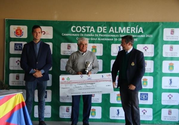 Sonrisas y lágrimas resumen el vibrante final del Costa de Almería Campeonato de España de Profesionales Senior de golf