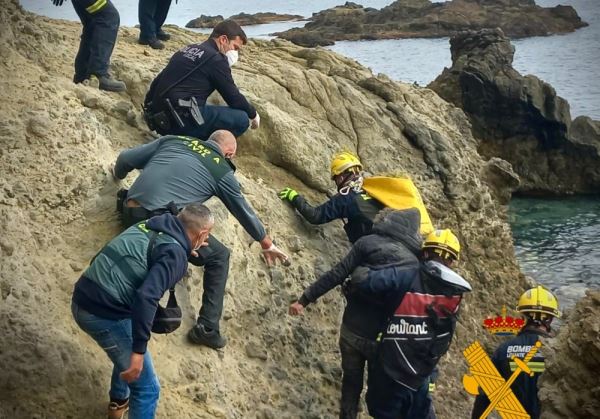 LA GUARDIA CIVIL AUXILIA A UN MENOR HERIDO EN CARBONERAS