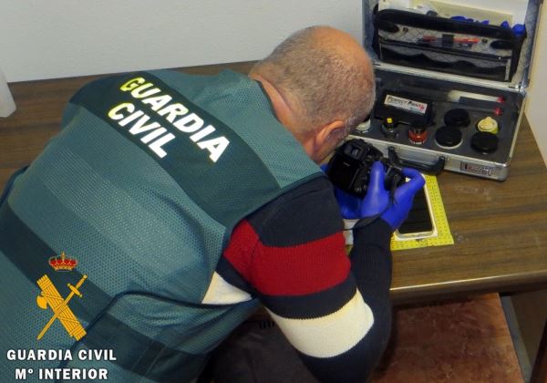 La Guardia Civil detiene a dos personas como autoras de un robo con violencia e intimidación y a otra por receptación en Garrucha