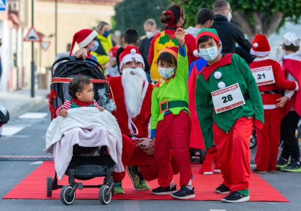 Zouhair el Janati y María Álvarez ganan la II San Silvestre de Rioja, primera prueba deportiva de 2022, con muchos regalos y un gran ambiente festivo