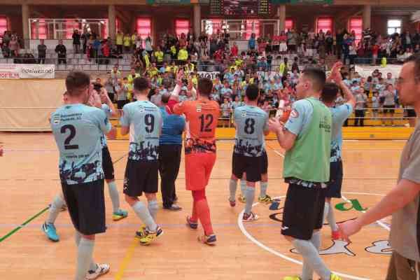 El equipo masculino de fútbol sala del CD El Ejido vence 4-3 a la Coineña en un gran partido