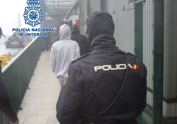 La Policía Nacional detiene en Almería a los patrones de una embarcación que naufragó en las costas almerienses
