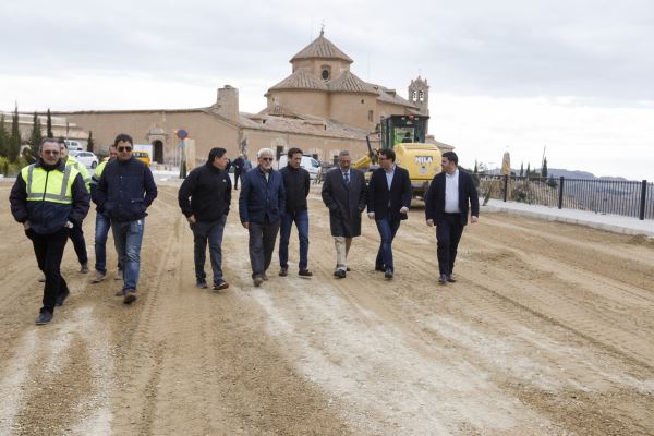 Diputación pavimenta los 7.500 metros cuadrados que dan acceso al Santuario de El Saliente