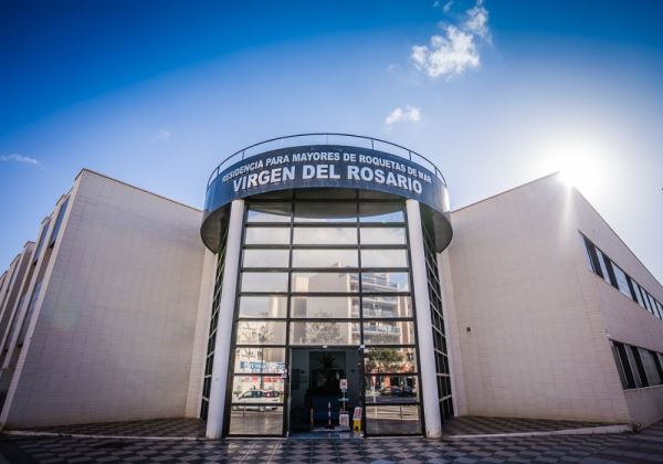 El pleno del Ayuntamiento de Roquetas de Mar aprueba el proyecto de reforma y ampliación de la residencia Virgen del Rosario.