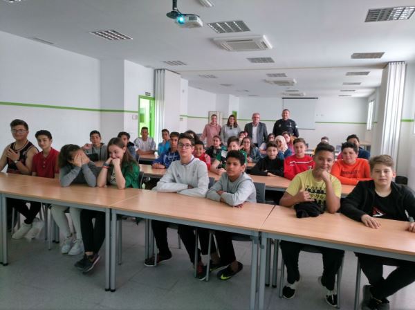 'Vícar ante las drogas' imparte sesiones sobre los efectos de las adicciones al cannabis y al alcohol en adolescentes