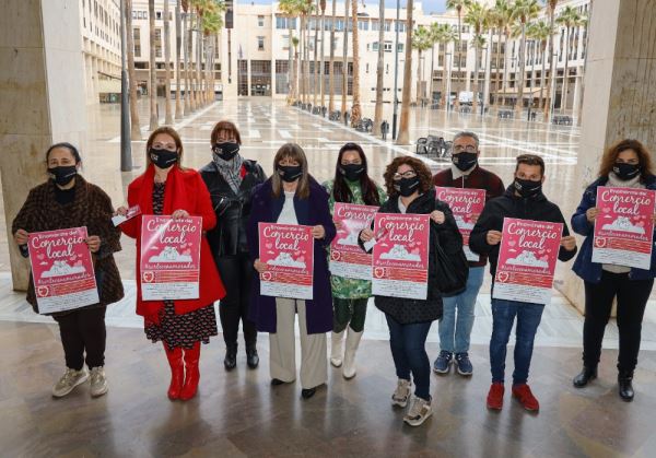 Asociación de Comerciantes y Ayuntamiento ‘animan’ a comprar y consumir en establecimientos de El Ejido con la campaña de San Valentín ‘Enamórate del Comercio Local