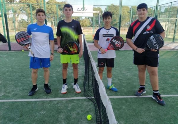 El jugador de pádel roquetero Alfonso Sánchez Figueredo, campeón provincial de Almería en la categoría cadete