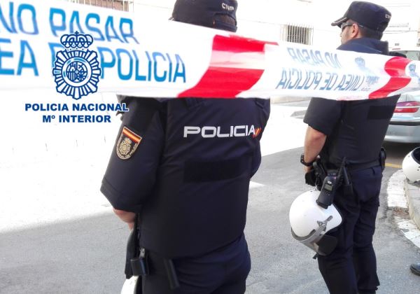La Policía Nacional ha detenido a un hombre cuando intentaba huir con su botín tras robar en una nave de calle Almócita