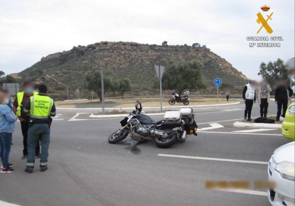 La Guardia Civil investiga al conductor de un turismo, por no auxiliar a las víctimas de un accidente de circulación que había provocado