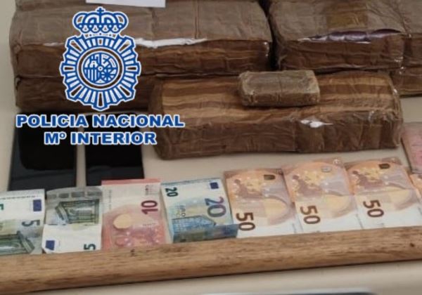 La Policía Nacional detiene en El Ejido a un hombre con 100 placas de hachís