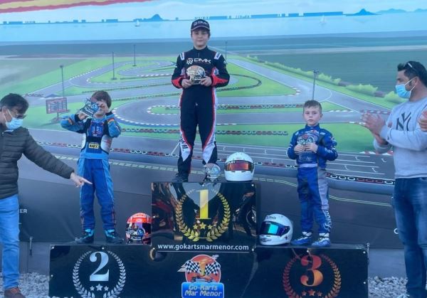 El joven piloto, Omar Román, consigue tercera posición en el Campeonato de Murcia de Karting en pre-mini