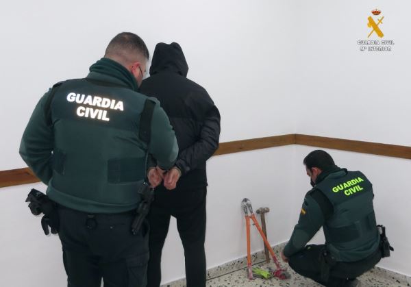 La Guardia Civil detiene a 5 personas por el robo de 5900 metros de cable de cobre en Zurgena y Cantoria