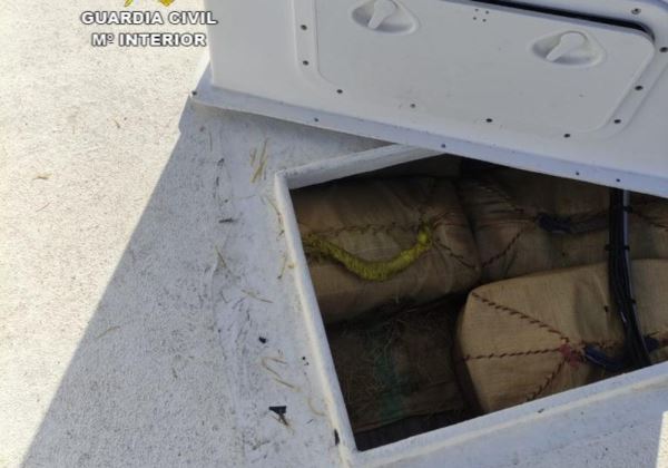 La Guardia Civil incauta 773 kilogramos de hachís en un doble fondo de una embarcación de recreo