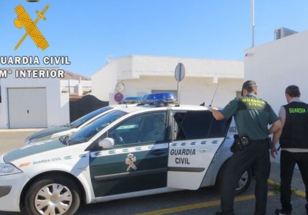 La Guardia civil detiene en Alhama de Almería a una persona como autor de cinco delitos de simulación y seis delitos de estafa