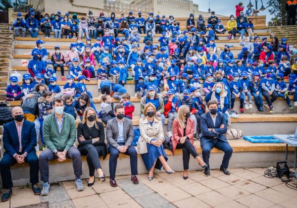 Los escolares de Roquetas de Mar participan en la V Marcha Solidaria con motivo del Día Mundial del Autismo