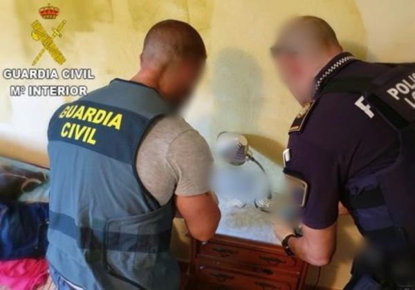 La Guardia Civil detiene en Tabernas a dos personas por tentativa de robo en una vivienda de la localidad y por dos robos cometidos en Iznalloz
