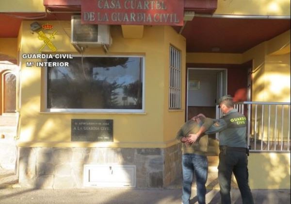La Guardia Civil esclarece tres delitos y detiene a una persona e investiga a otra en dos actuaciones distintas en Adra