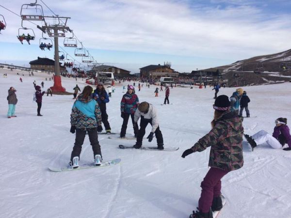 Treinta y seis jóvenes de Vícar, en el segundo turno del Fin de Semana Blanco en Sierra Nevada