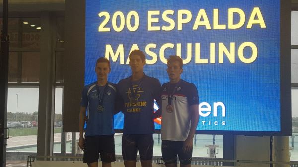 Manuel Martos, subcampeón de España Absoluto y campeón de España Junior en 200 espalda