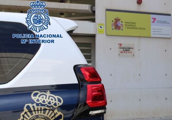 La Policía Nacional detiene a dos empresarios del levante almeriense, e investiga a 48 personas más por simular contratos de trabajo falsos