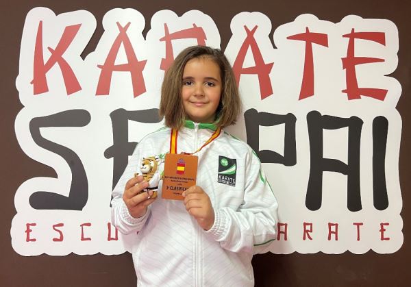 La roquetera, Sara Martín Espinar, logra la medalla de bronce en el Campeonato Infantil de Karate