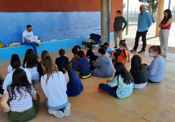 Los escolares de Huércal de Almería aprenden a construir cajas nido para aves