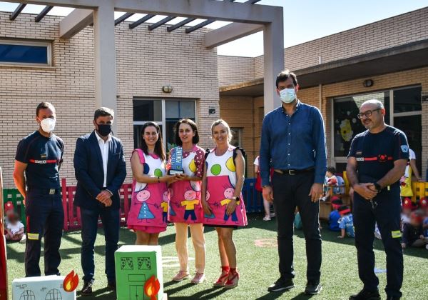 Bomberos del Poniente visitan la Escuela Infantil Las Lomas