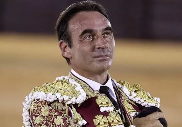 Enrique Ponce celebra sus 30 años de arte y maestría en Almería