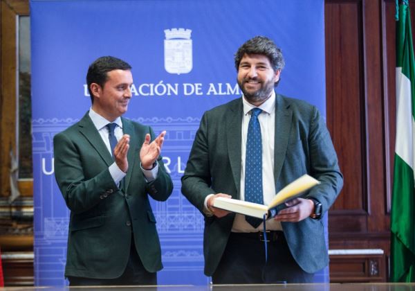 El presidente de la Región de Murcia realiza su primera visita institucional a la Diputación de Almería
