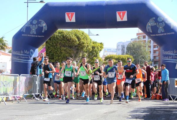 Mohamed Benkhaleq gana la VI Carrera Popular Urbanizaciones Roquetas de Mar