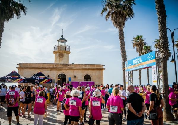 Cerca de 400 personas participan en la marcha organizada con motivo del Día Internacional por la Salud de las Mujeres