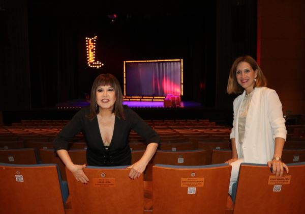 Loles León recibe un merecido reconocimiento a su dilatada y gran trayectoria como actriz con la concesión de la ‘Butaca de honor’ en el Teatro Auditorio de El Ejido