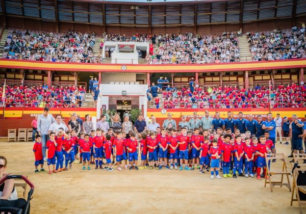 Cerca de 700 alumnos de la Escuela Municipal de Fútbol de Roquetas de Mar despiden la temporada 2021/2022