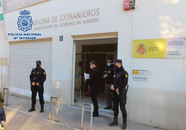La Policía Nacional detiene en Almeria a ocho personas por la presunta celebración de matrimonios de conveniencia