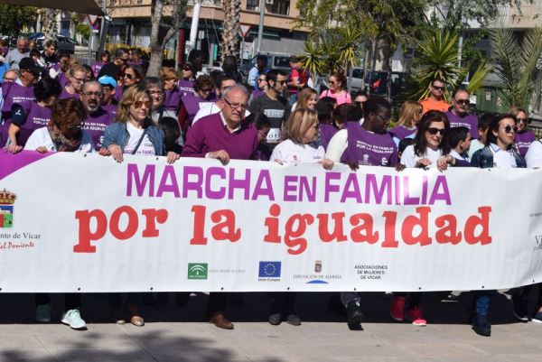 La V Marcha por la Igualdad de Vícar reúne a decenas de familias