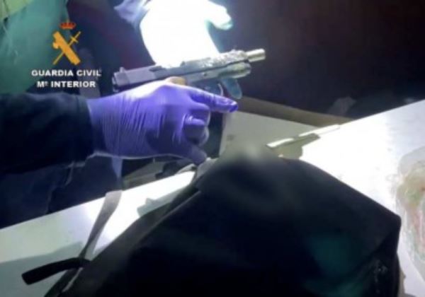 La Guardia Civil desarticula una organización criminal que botaba narcolanchas en las costas alicantinas