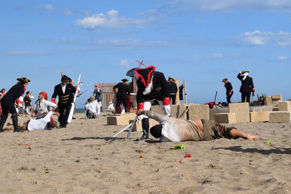 Miles de visitantes consolidan el desembarco pirata de San José como el evento cultural de la primavera en Almería