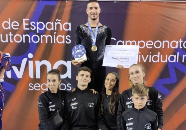 El gimnasta del club Purpurina, Adrián Munuera, medalla de oro en el Campeonato de España celebrado en Ourense
