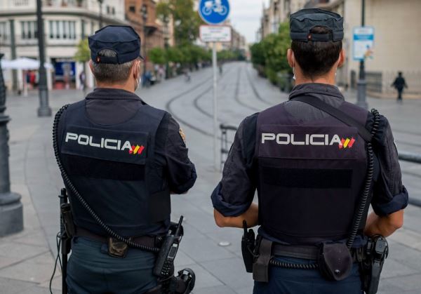 La Policía Nacional detiene a tres personas tras una pelea multitudinaria en Almería