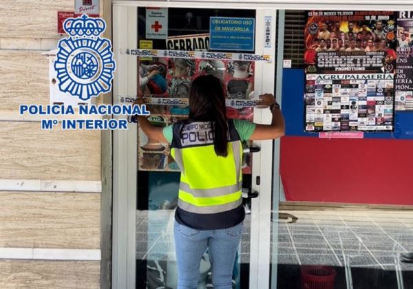La Policía Nacional ha detenido a tres personas y ha clausurado un centro de tatuajes en Almería