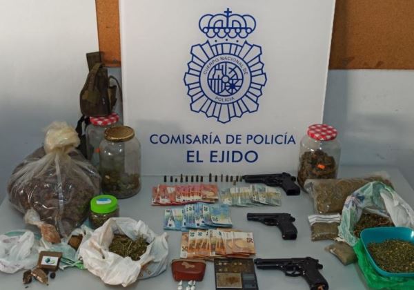 La Policía Nacional detiene en El Ejido a dos personas y desmantela un punto de venta de droga