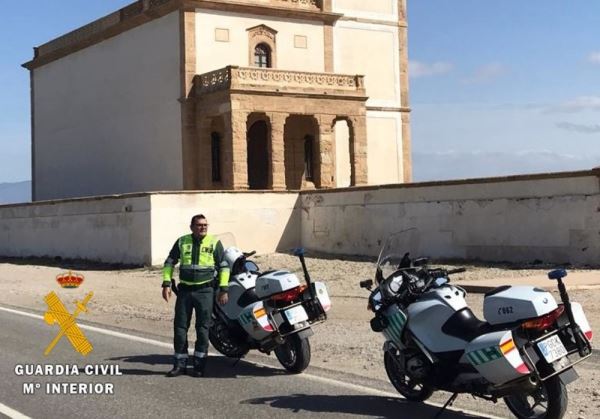 La Unidad de Movilidad y Seguridad Vial de la Guardia Civil en la Vuelta ciclista a España 2022 recorre las carreteras almerienses