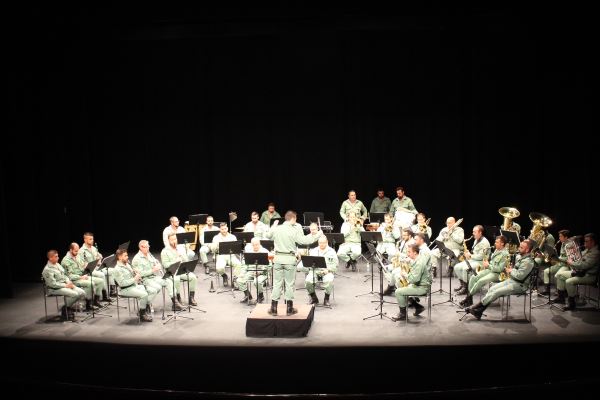 500 alumnos de los institutos disfrutan del concierto didáctico de la Agrupación Musical de La Legión