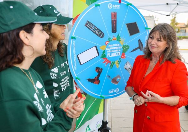 La campaña ‘Dona Vida al Planeta’ llega a El Ejido para concienciar sobre la importancia del reciclaje y la reutilización de los residuos de aparatos eléctricos y electrónicos