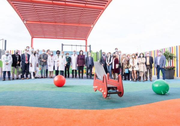 El Hospital Materno Infantil Torrecárdenas inaugura ‘La terraza de mi recreo’ para niños y adolescentes con cáncer