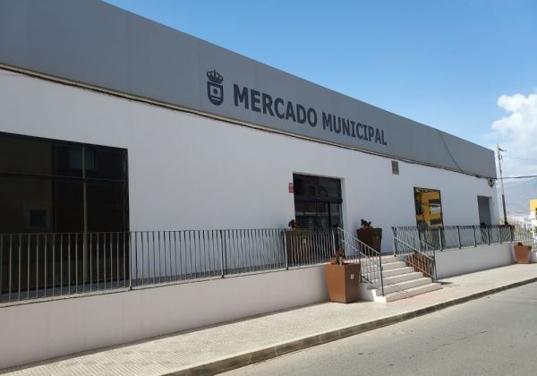 El Ayuntamiento de La Mojonera plantea a la Junta abrir un centro de emprendimiento en una parte del edificio del Mercado de Abastos